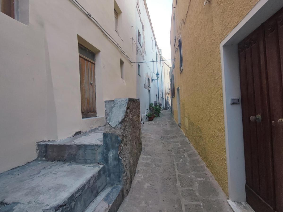 Bed and Breakfast Residenza Nel Borgo L'Appusentu Castelsardo Esterno foto