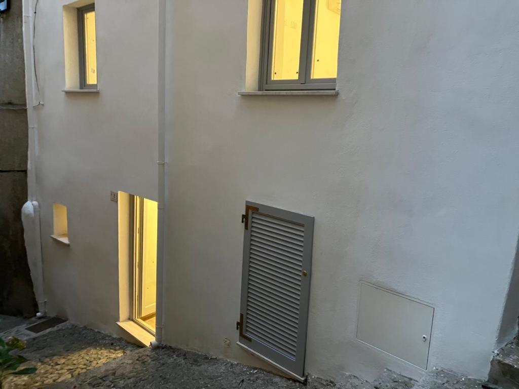 Bed and Breakfast Residenza Nel Borgo L'Appusentu Castelsardo Esterno foto